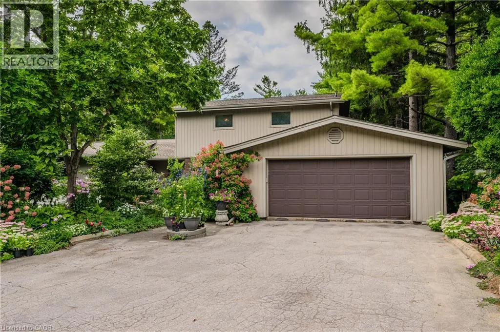 111 GRANDVIEW Drive