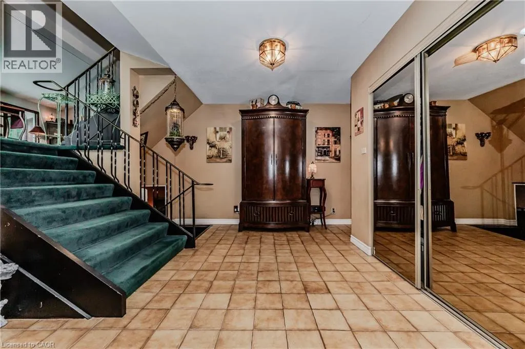 111 GRANDVIEW Drive