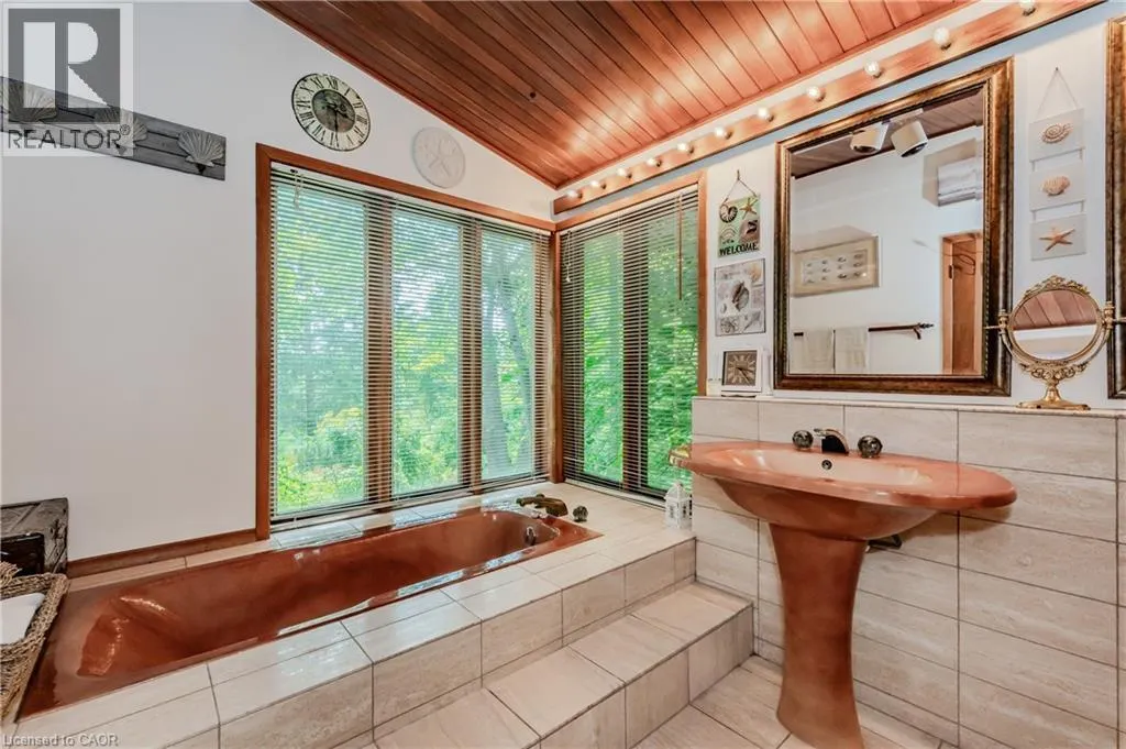 111 GRANDVIEW Drive