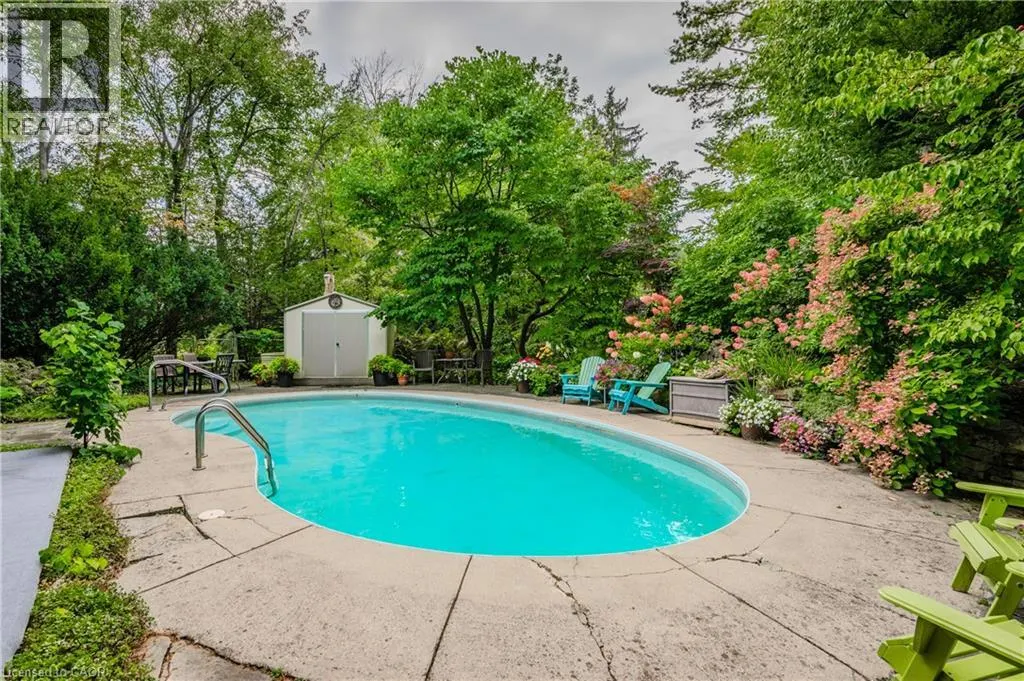 111 GRANDVIEW Drive