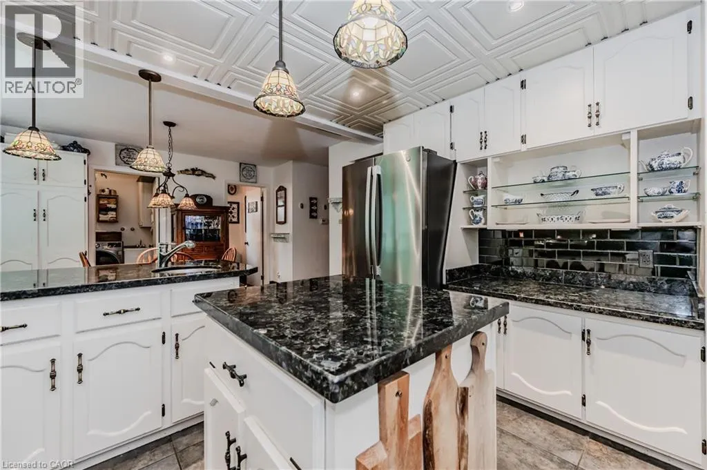 111 GRANDVIEW Drive