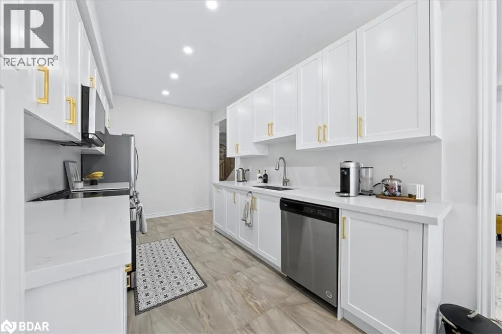 84 FERRAGINE Crescent