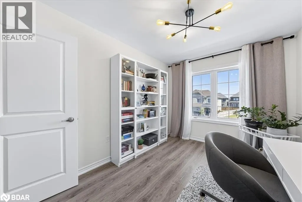 84 FERRAGINE Crescent