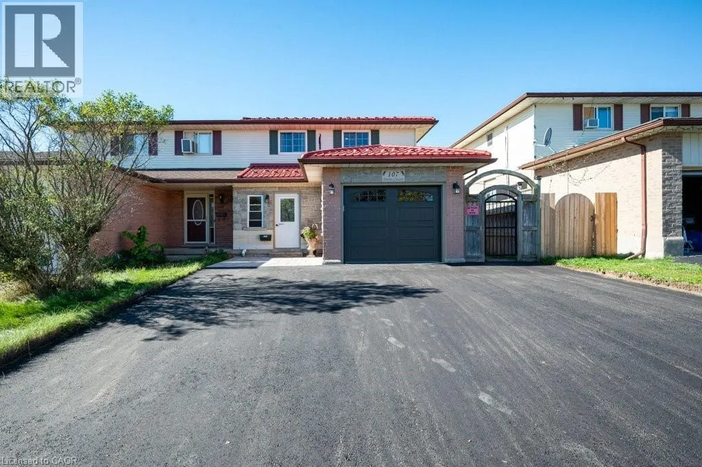 107 DINISON Crescent
