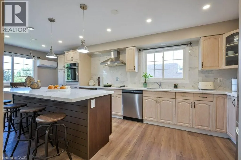 107 DINISON Crescent