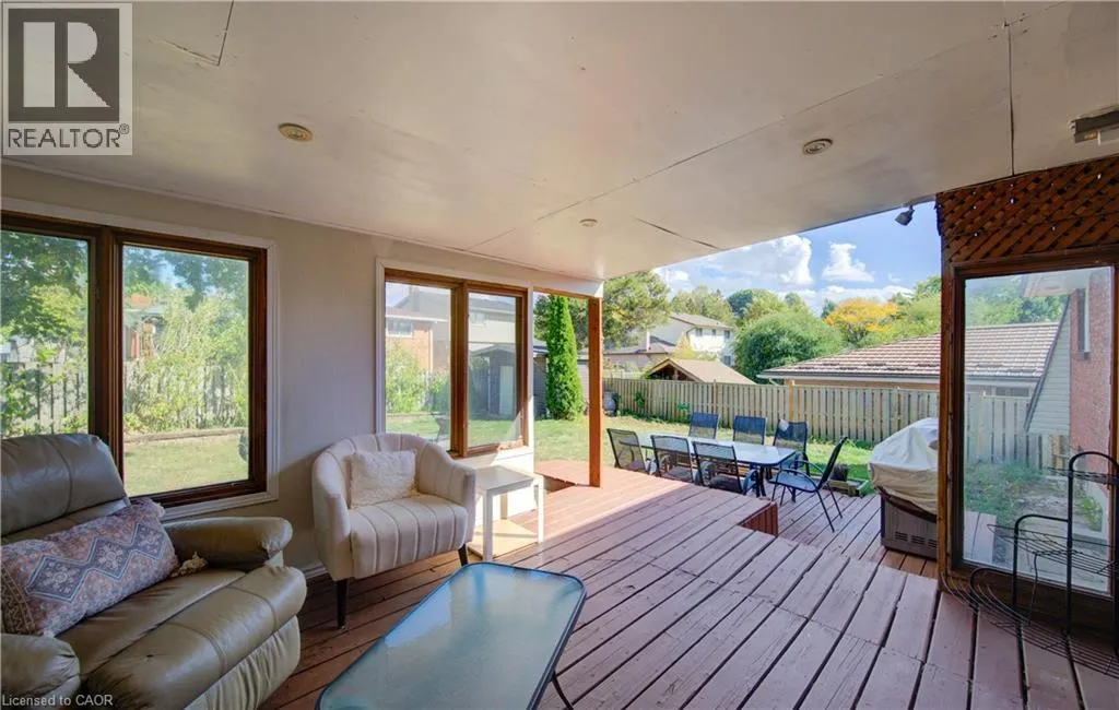 320 COUNTRY HILL Drive