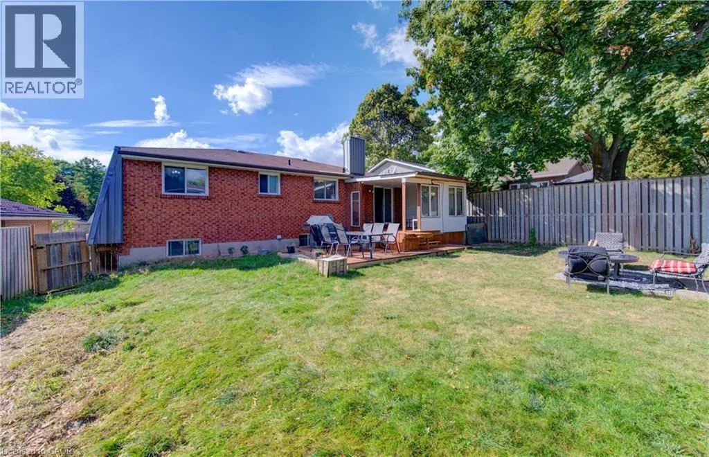 320 COUNTRY HILL Drive