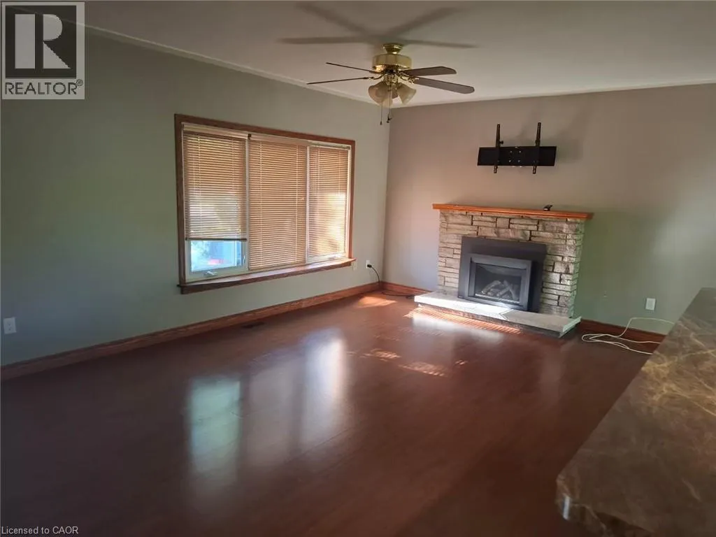 185 FRONT Street E