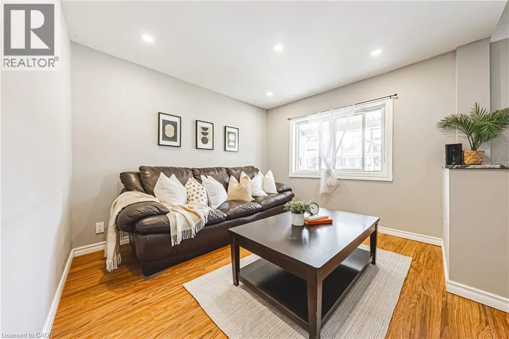 24 ROWANWOOD Street