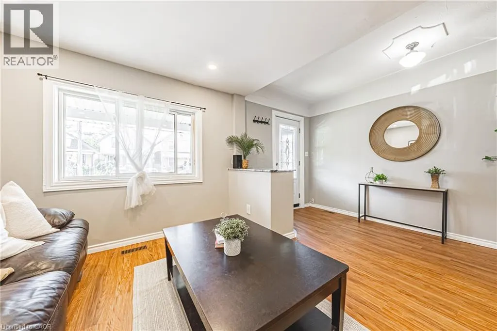 24 ROWANWOOD Street