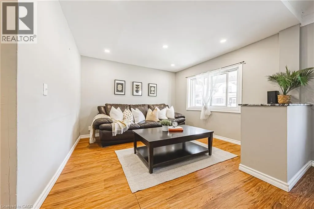 24 ROWANWOOD Street