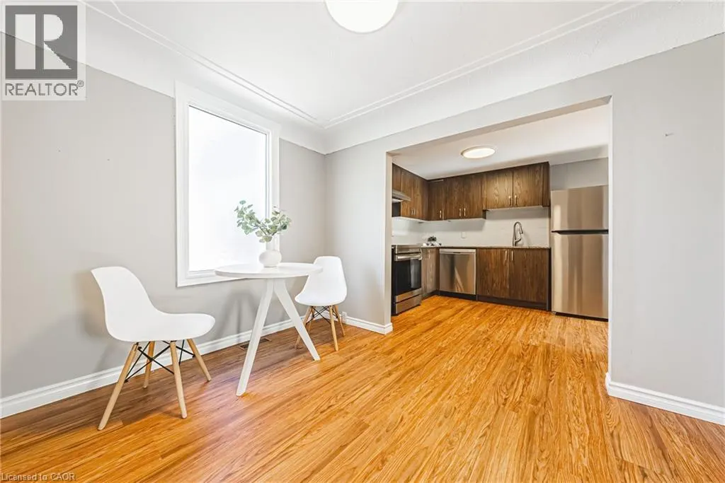 24 ROWANWOOD Street