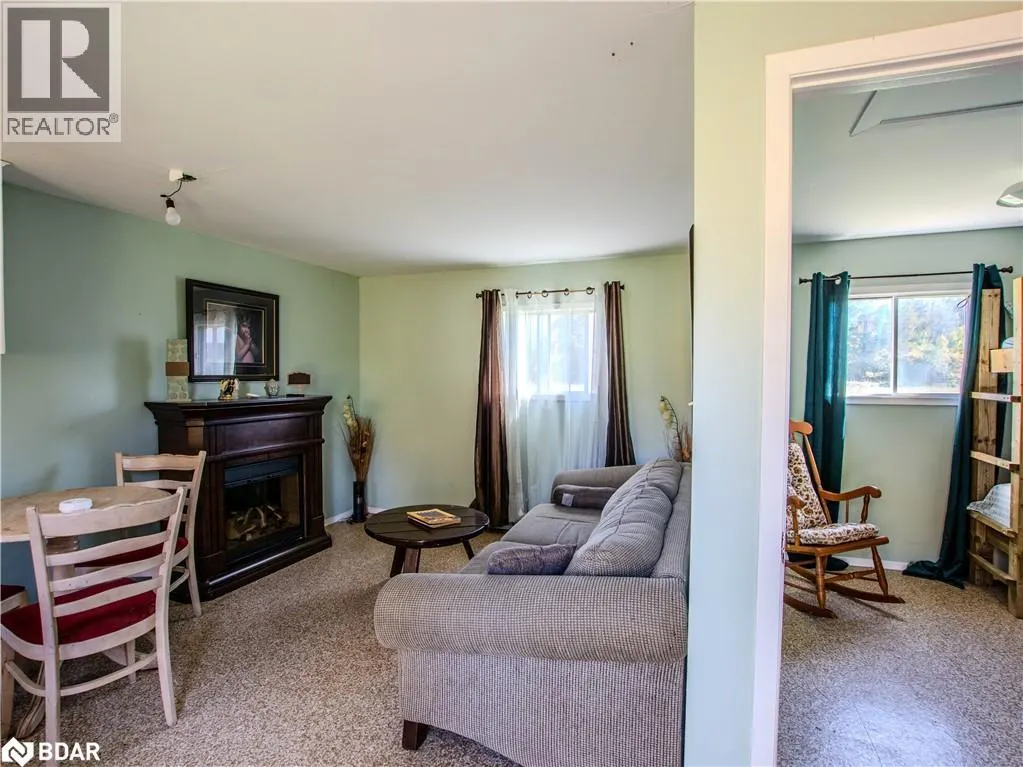 2041 W FLOS RD FOUR Road W