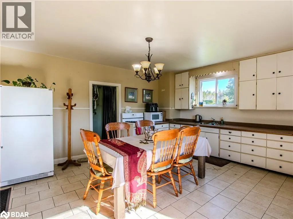 2041 W FLOS RD FOUR Road W