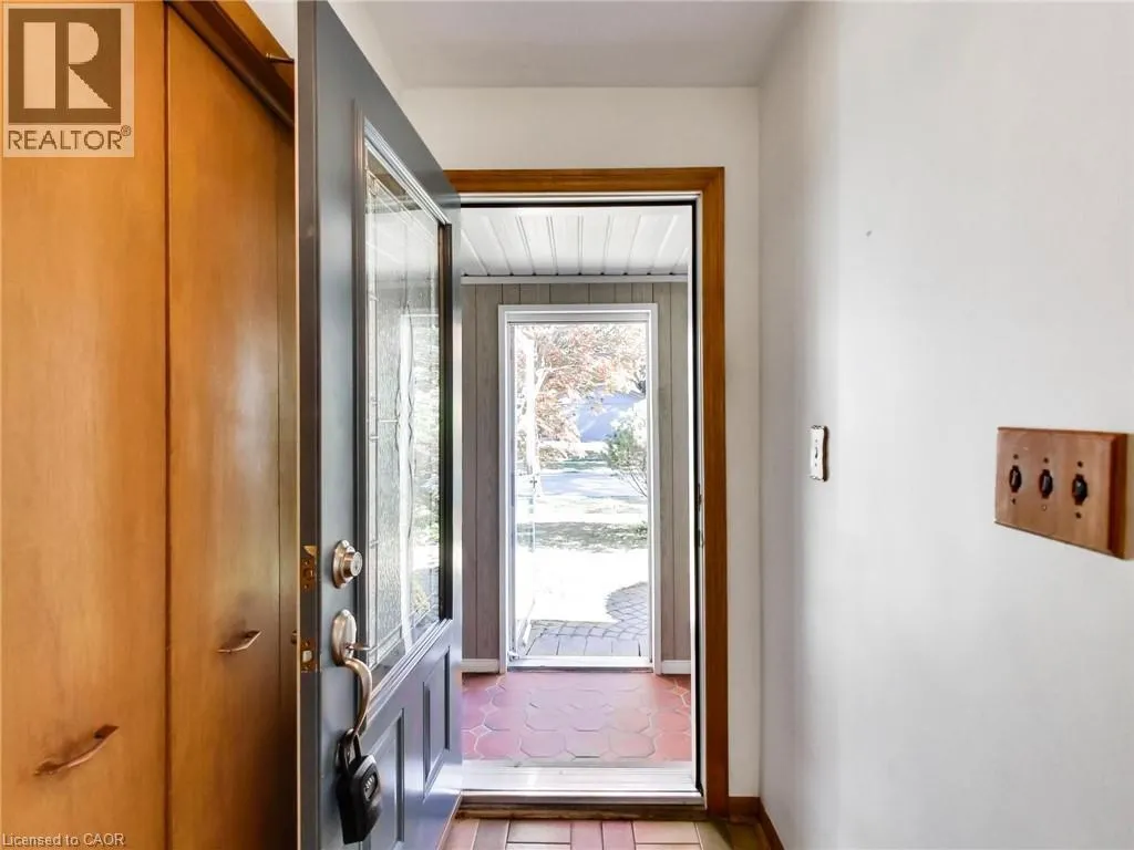 558 PARKSIDE Crescent