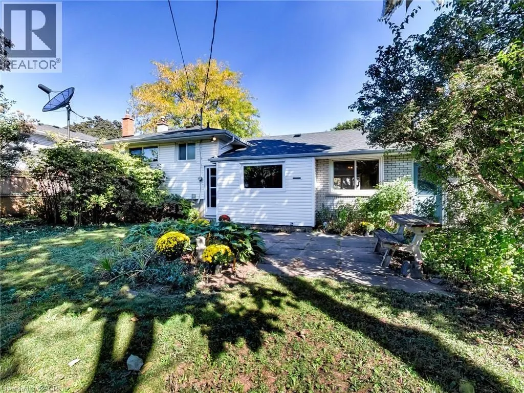 558 PARKSIDE Crescent