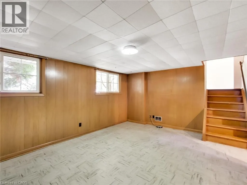 558 PARKSIDE Crescent