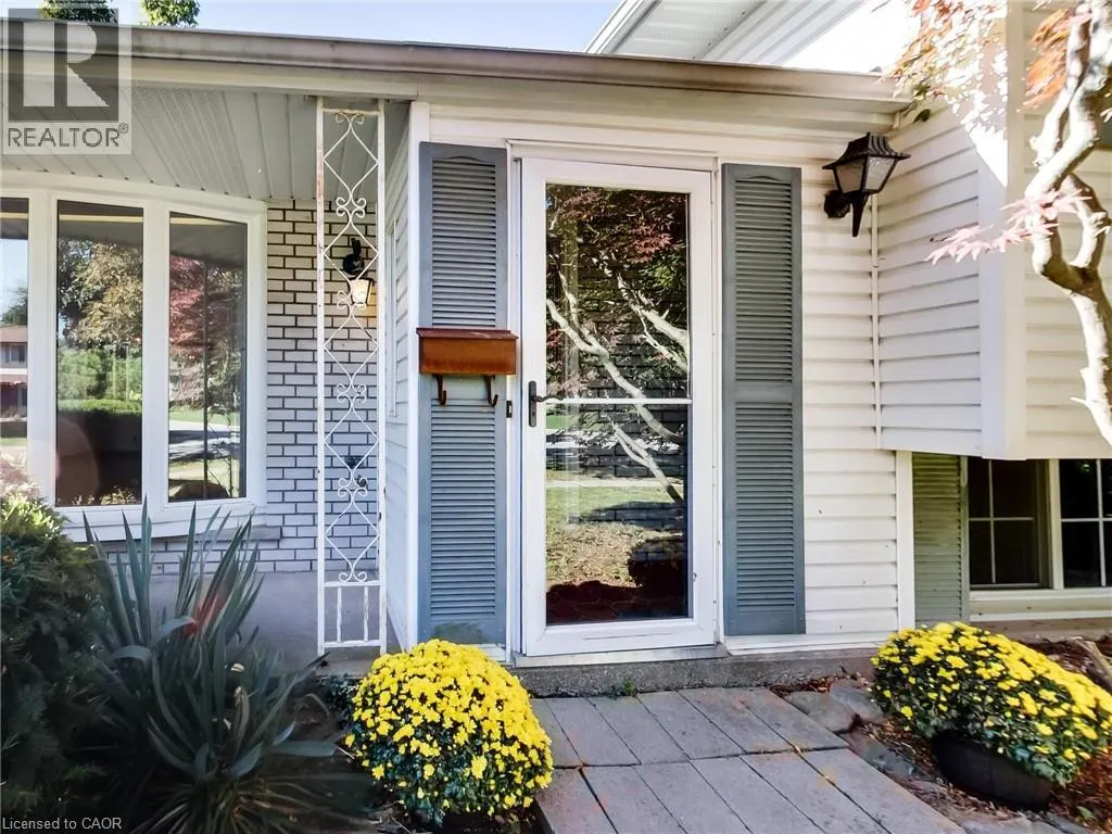 558 PARKSIDE Crescent
