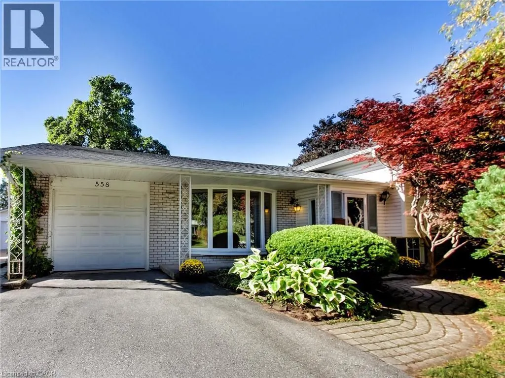 558 PARKSIDE Crescent