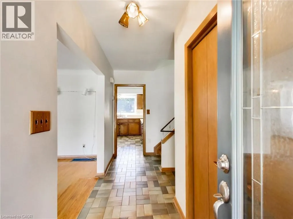 558 PARKSIDE Crescent