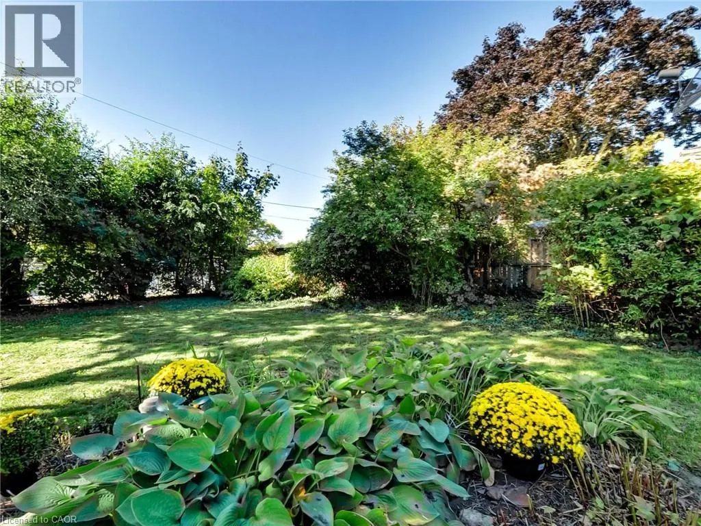 558 PARKSIDE Crescent