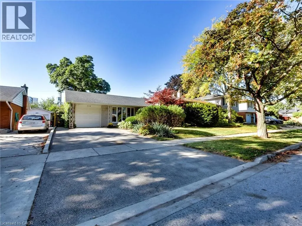 558 PARKSIDE Crescent