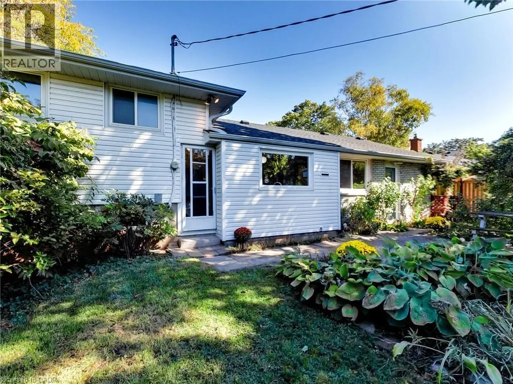 558 PARKSIDE Crescent