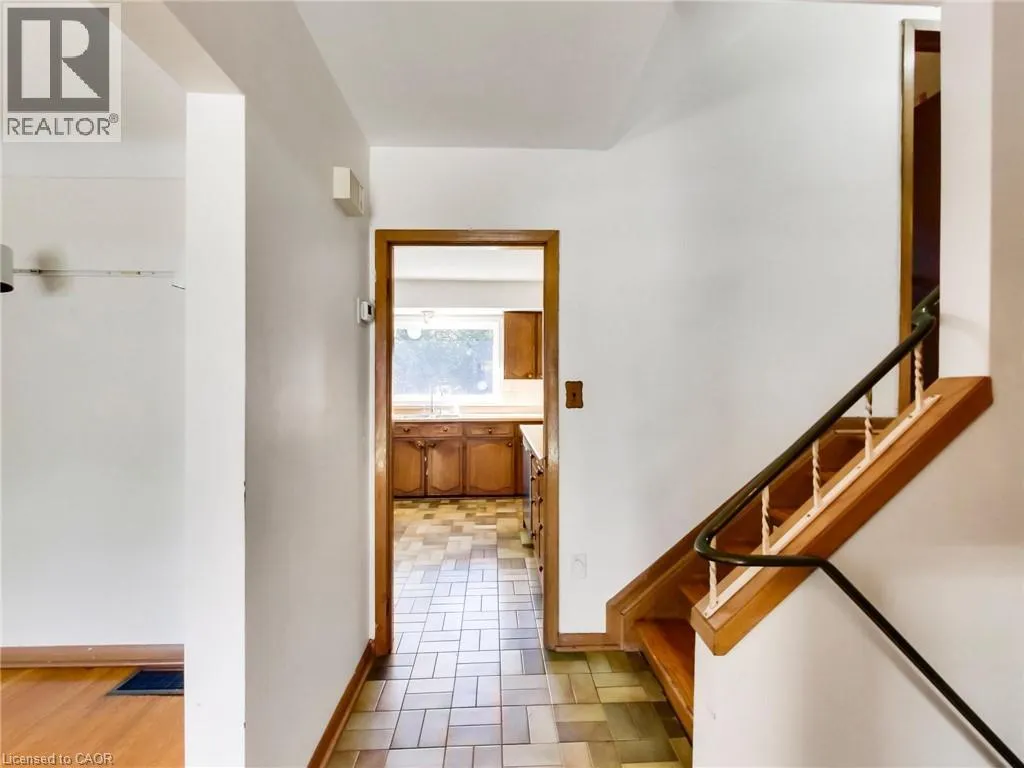 558 PARKSIDE Crescent