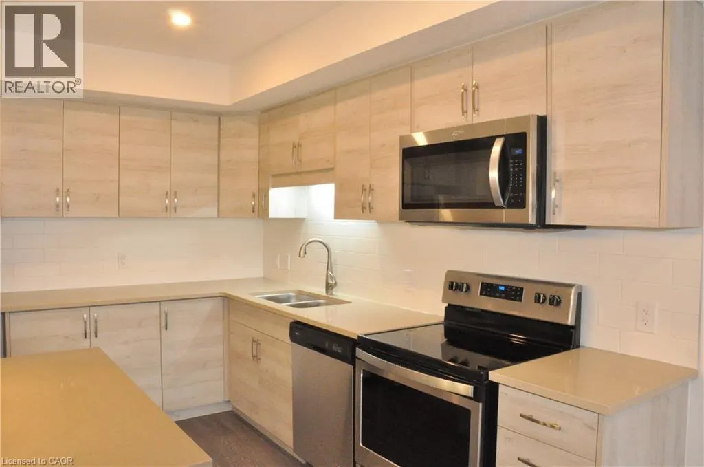 160 ROCHEFORT Street Unit# D3, #D3