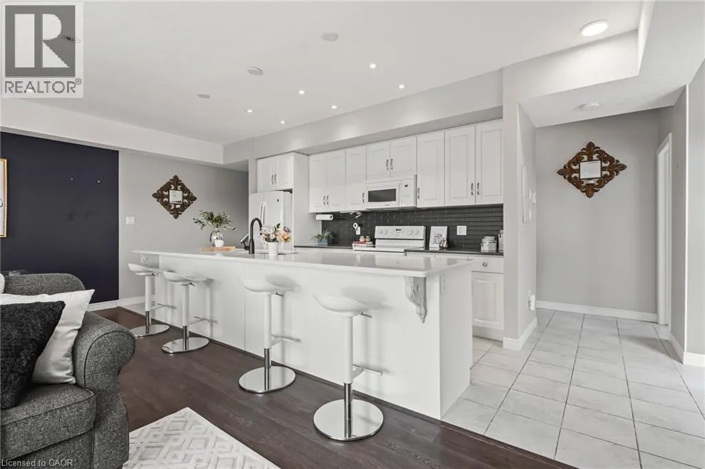 70 WILLOWRUN Drive Unit# A2, #A2