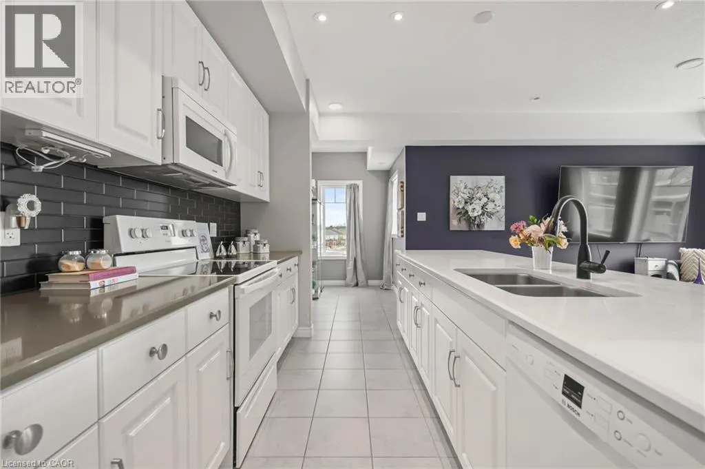 70 WILLOWRUN Drive Unit# A2, #A2