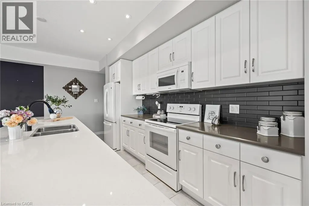 70 WILLOWRUN Drive Unit# A2, #A2