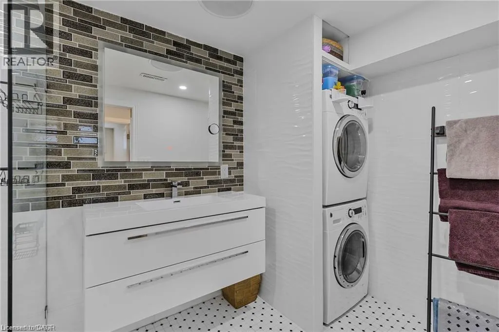 551 CHAMBERLAIN Road Unit# Lower, #Lower
