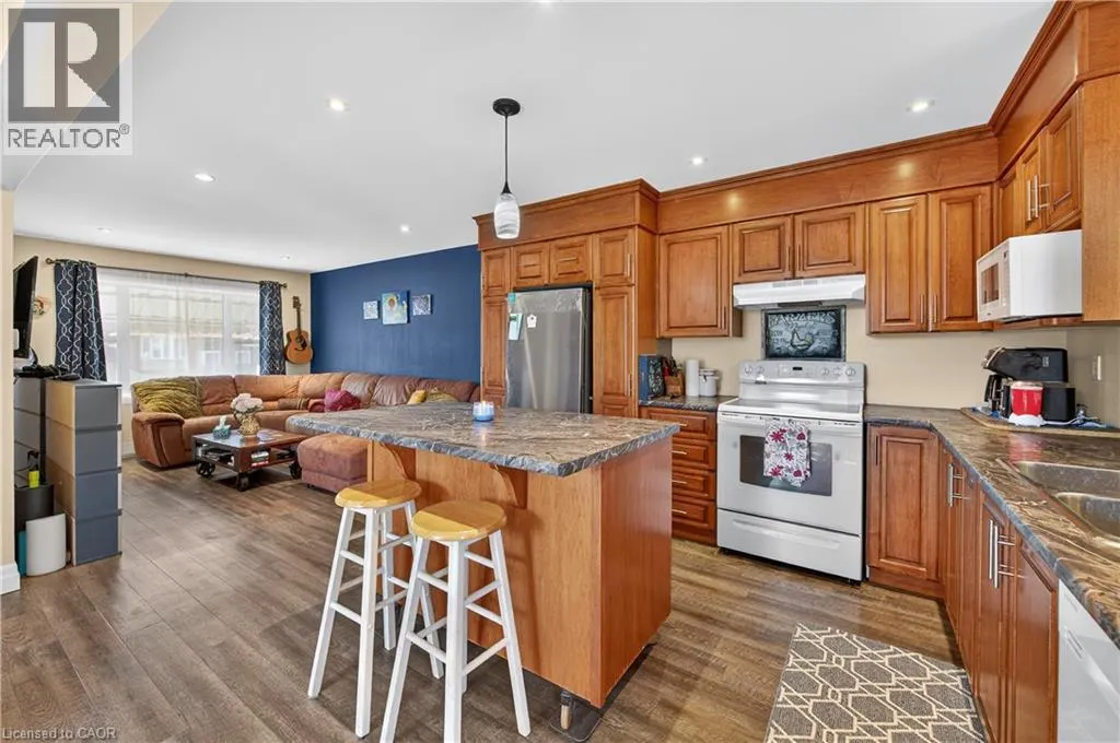 579 UPPER SHERMAN Avenue