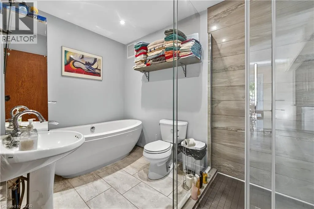 579 UPPER SHERMAN Avenue