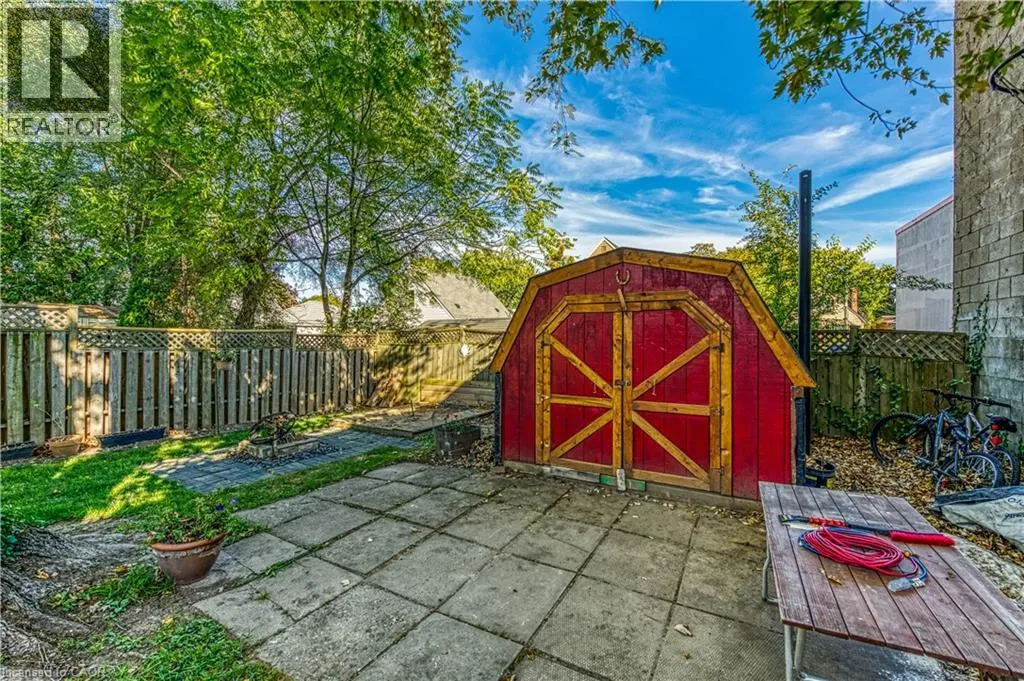 579 UPPER SHERMAN Avenue