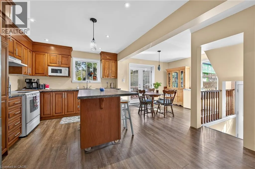 579 UPPER SHERMAN Avenue