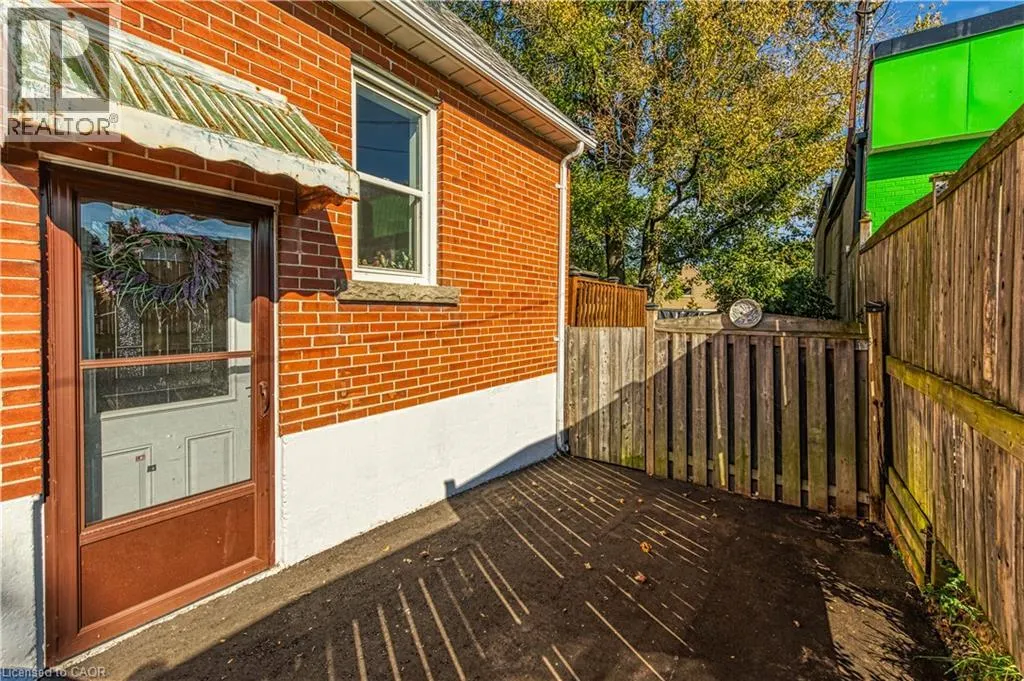 579 UPPER SHERMAN Avenue