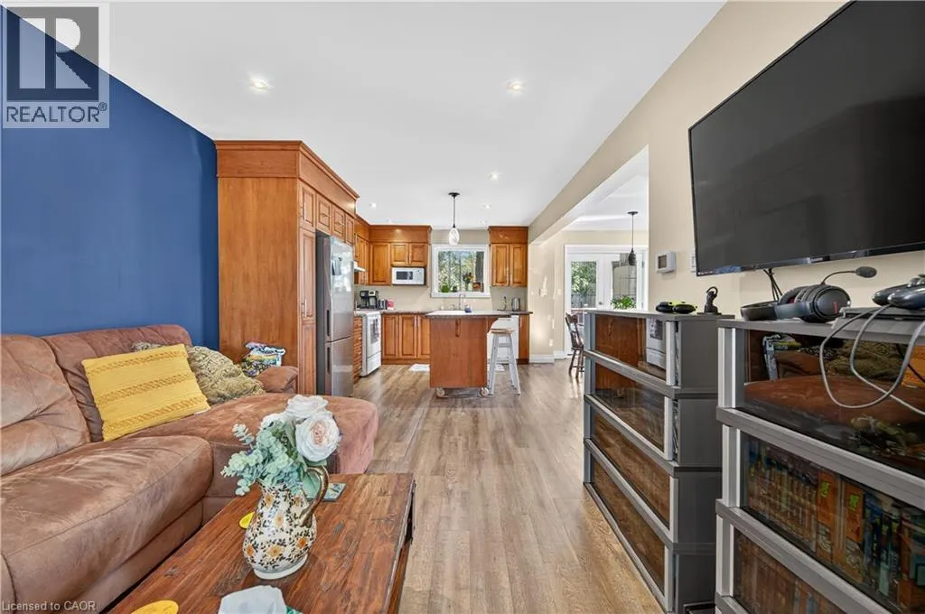 579 UPPER SHERMAN Avenue