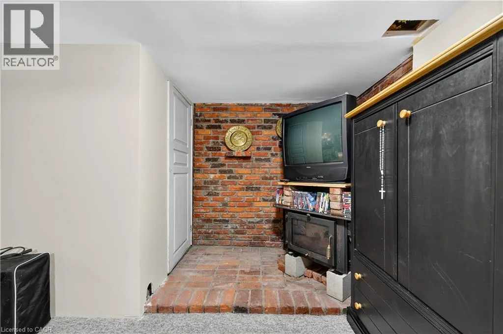 579 UPPER SHERMAN Avenue