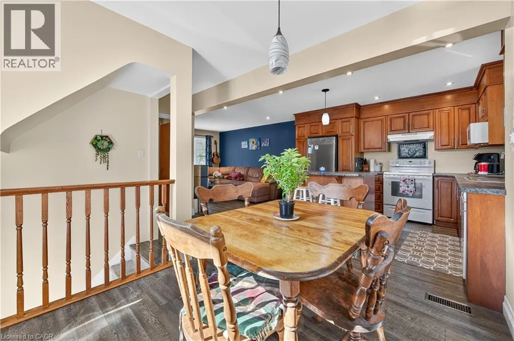 579 UPPER SHERMAN Avenue