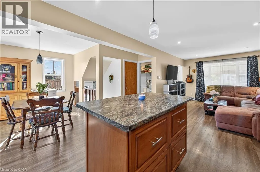 579 UPPER SHERMAN Avenue