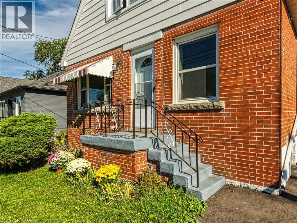 579 UPPER SHERMAN Avenue