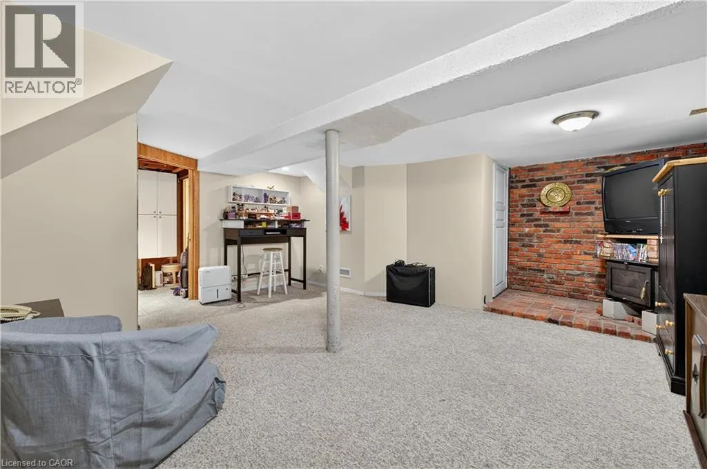 579 UPPER SHERMAN Avenue
