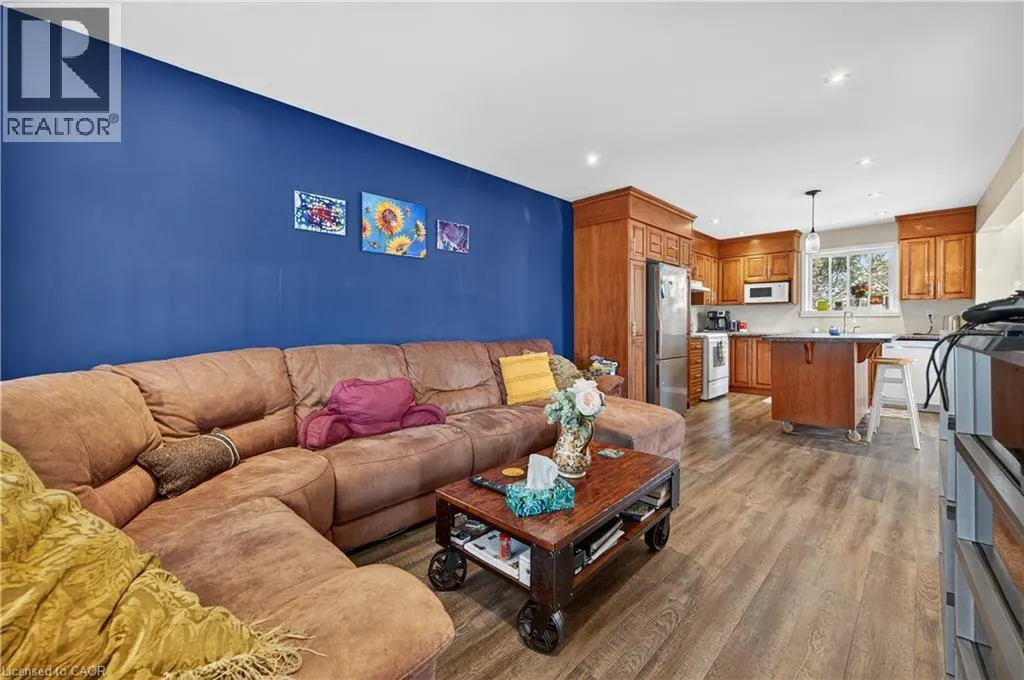 579 UPPER SHERMAN Avenue