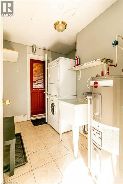266 KING Street W