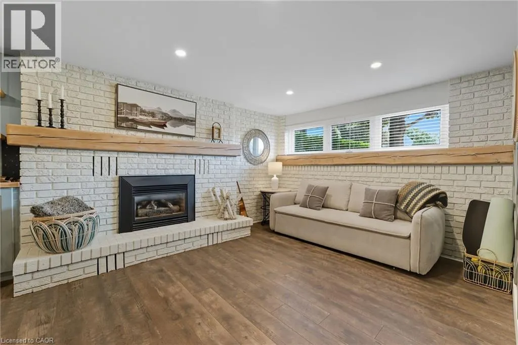 52 CINDY Avenue