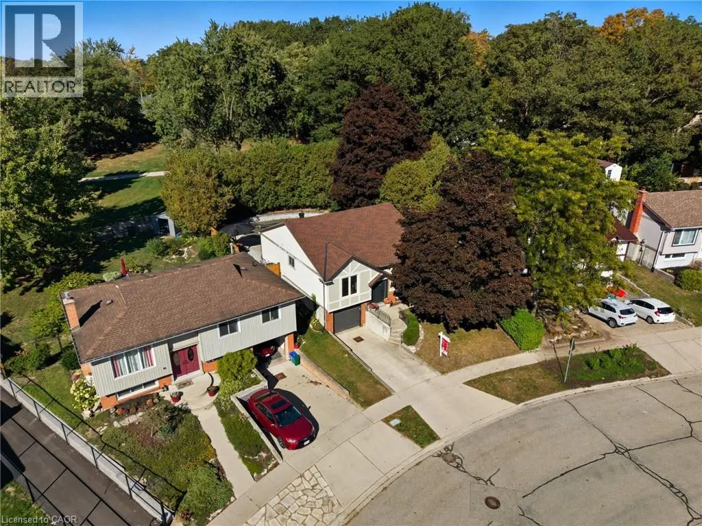 52 CINDY Avenue