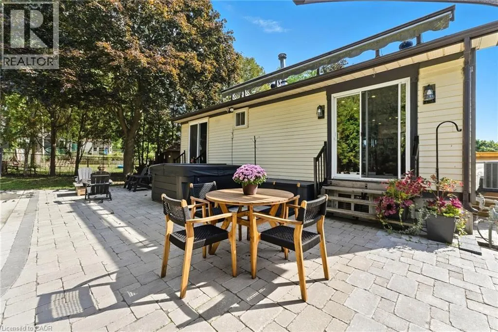 52 CINDY Avenue