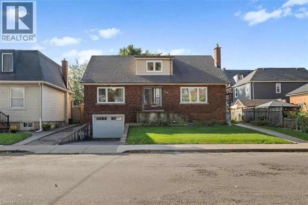 106 SIMCOE Street E